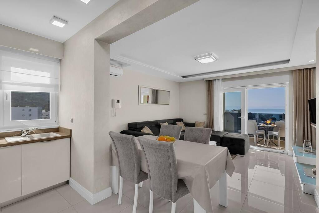 Apartment Hrvoje -Nur 50M Bis Zum Meer - Makarska Exklusiv بروماجنا المظهر الخارجي الصورة