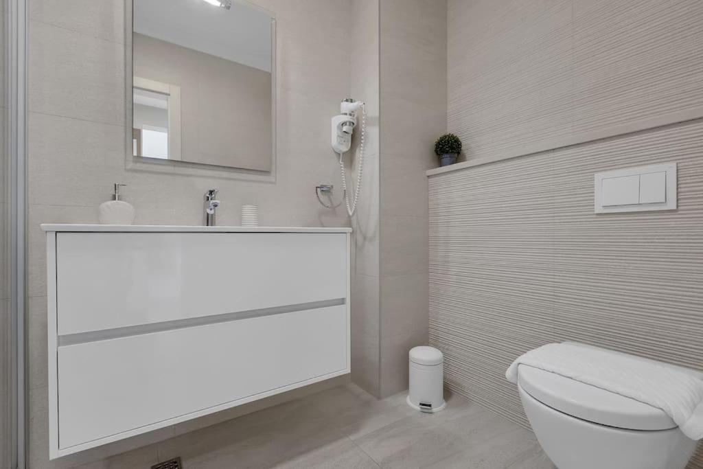 Apartment Hrvoje -Nur 50M Bis Zum Meer - Makarska Exklusiv بروماجنا المظهر الخارجي الصورة