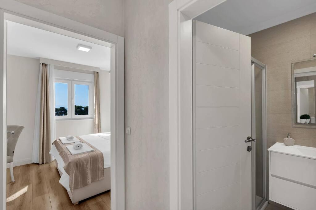 Apartment Hrvoje -Nur 50M Bis Zum Meer - Makarska Exklusiv بروماجنا المظهر الخارجي الصورة