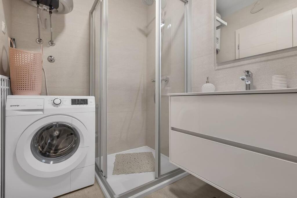 Apartment Hrvoje -Nur 50M Bis Zum Meer - Makarska Exklusiv بروماجنا المظهر الخارجي الصورة
