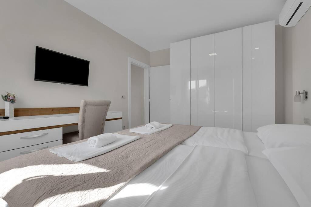 Apartment Hrvoje -Nur 50M Bis Zum Meer - Makarska Exklusiv بروماجنا المظهر الخارجي الصورة